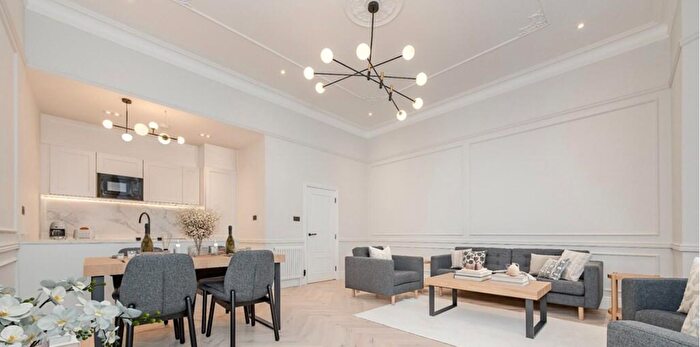 3 Bedroom Flat To Rent In Redcliffe Gardens, London, SW10