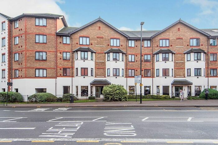 1 Bedroom Flat To Rent In Grove Road, Hounslow, TW3