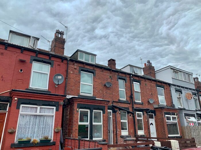 2 Bedroom Property To Rent In Sutherland Mount, Leeds, LS9