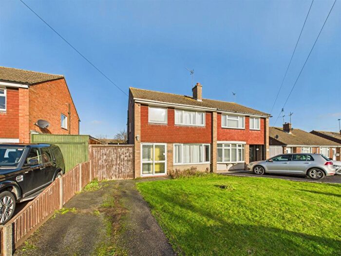 3 Bedroom Semi Detached House For Sale In Broughton Avenue, Broughton, Aylesbury, HP20