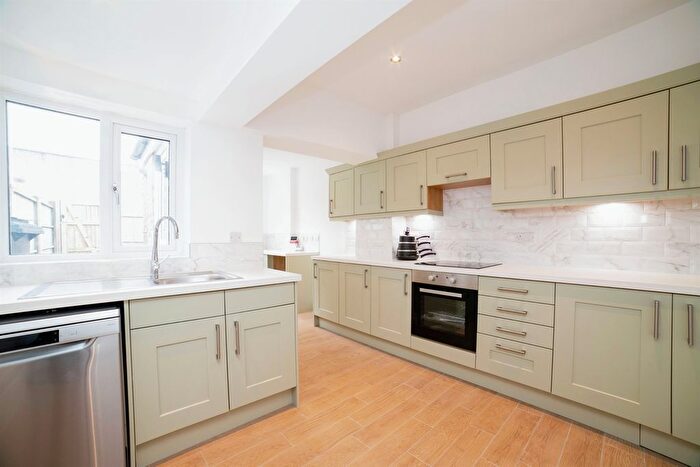3 Bedroom Terraced House For Sale In Broxtowe Drive, Mansfield, NG18