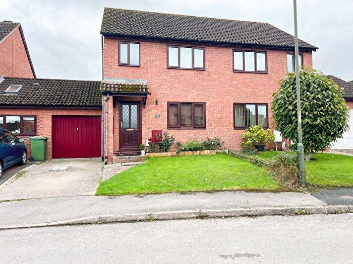 3 Bedroom Semi-Detached House For Sale In Thistledown Grove, Hereford, HR1