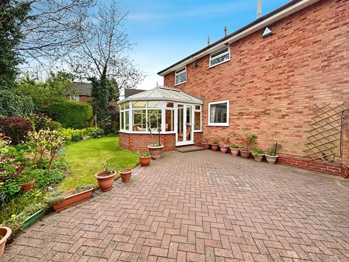 4 Bedroom Detached House For Sale In Grove Vale Avenue, Birmingham, B43