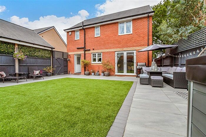 4 Bedroom Detached House For Sale In Blenheim Place, Headcorn, Kent, TN27