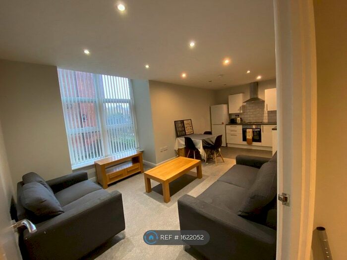 3 Bedroom Flat To Rent In Victoria Mill, Manchester, M40