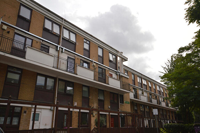 2 Bedroom Flat To Rent In Glengall Grove, Canary Wharf, E14