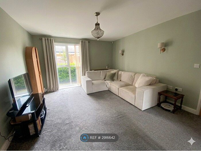 1 Bedroom Flat To Rent In Champness Road, Barking, IG11