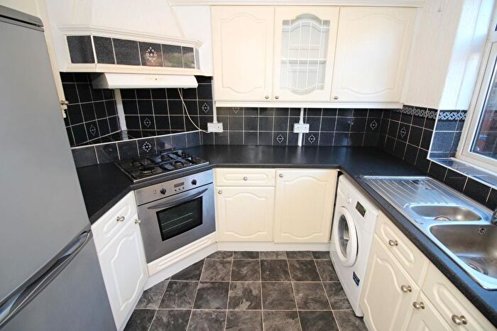 2 Bedroom Flat To Rent In Creighton Avenue, Kenton, Newcastle Upon Tyne., NE3