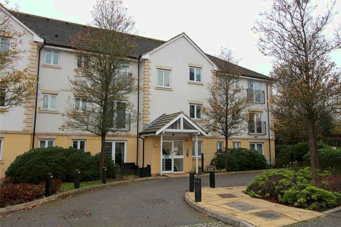 2 Bedroom Flat To Rent In Celandine Grove, Oakwood, London N14