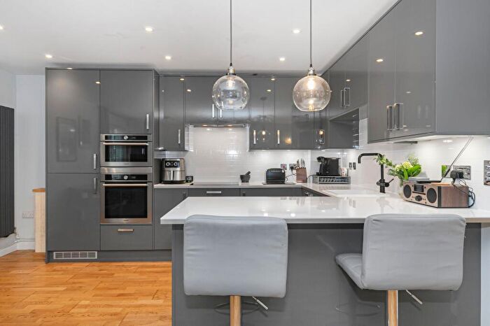 2 Bedroom Flat For Sale In Oxenham Court, Bristol, BS5