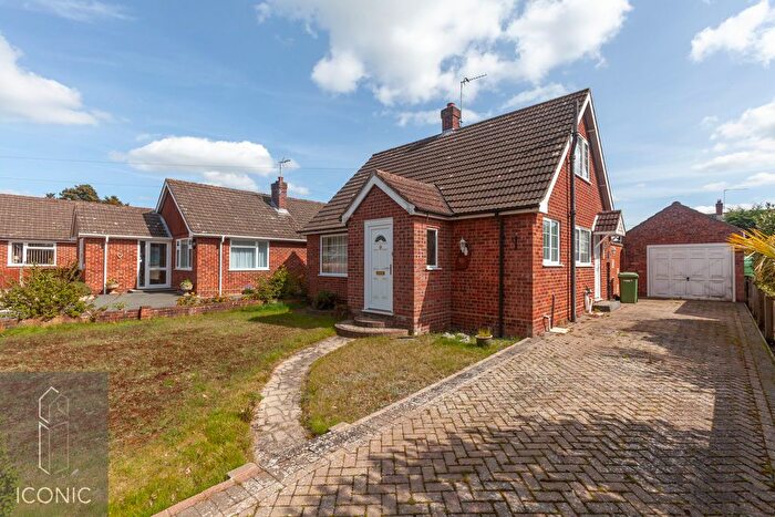 3 Bedroom Chalet For Sale In Springfield Road, Taverham, Norwich, NR8