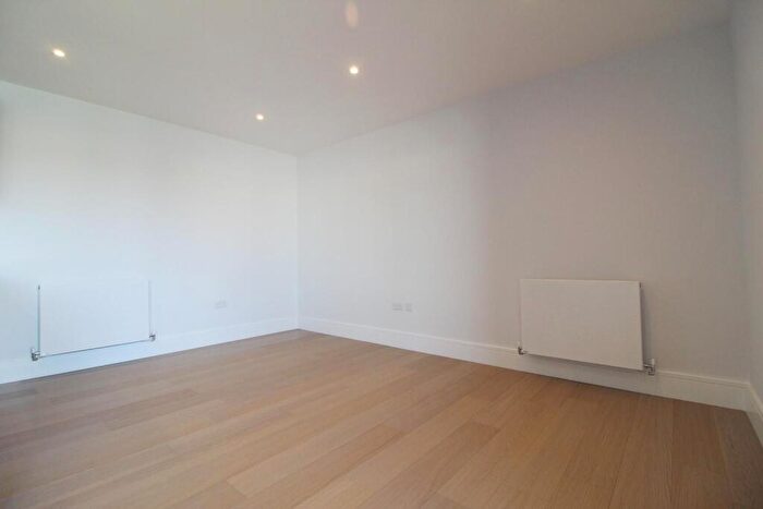 2 Bedroom Apartment To Rent In Flagstaff Road, Reading, RG2