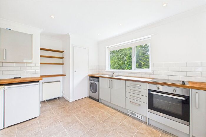 2 Bedroom Maisonette To Rent In Rectory Road, Farnborough, Hampshire, GU14