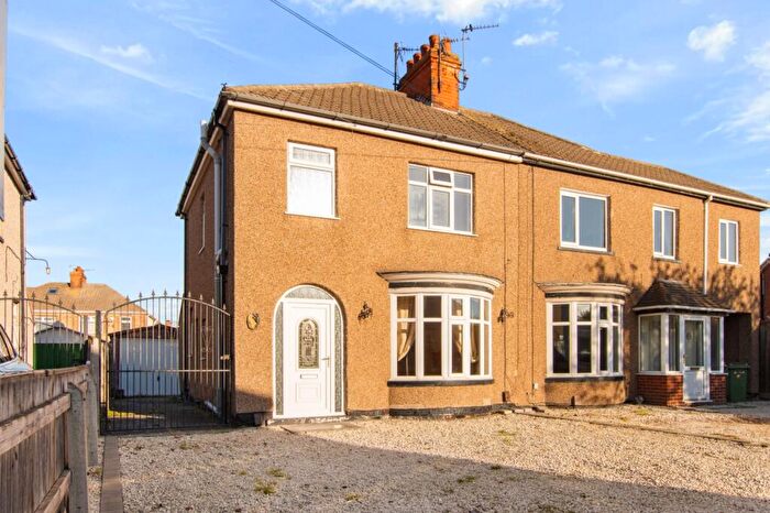 3 Bedroom Semi Detached House For Sale In Evelyn Grove South, Grimsby, DN32