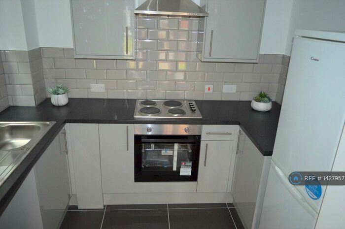 2 Bedroom Flat To Rent In Monea Hall, Coventry, CV1