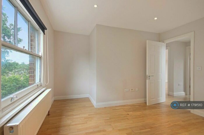 2 Bedroom Flat To Rent In Hamlet Road, London, SE19