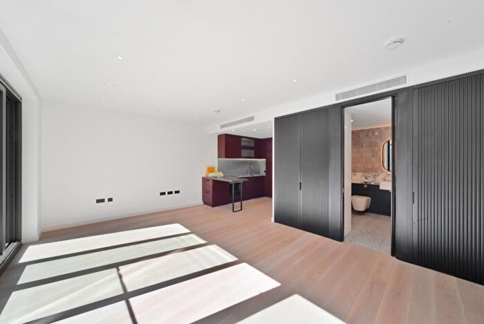 Apartment To Rent In Viaduct Gardens London, SW11