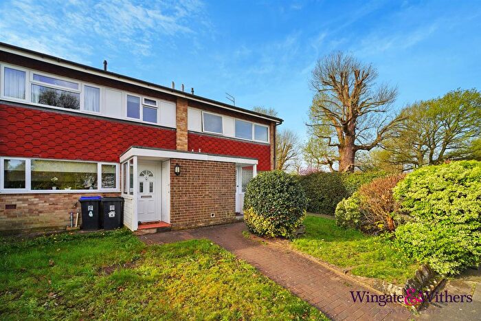 3 Bedroom End Of Terrace House For Sale In Rivermead, Byfleet, KT14