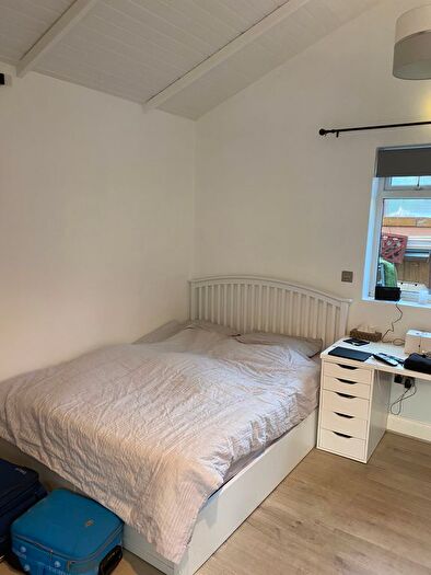 1 Bedroom Bungalow To Rent In Birchway, Hayes, UB3