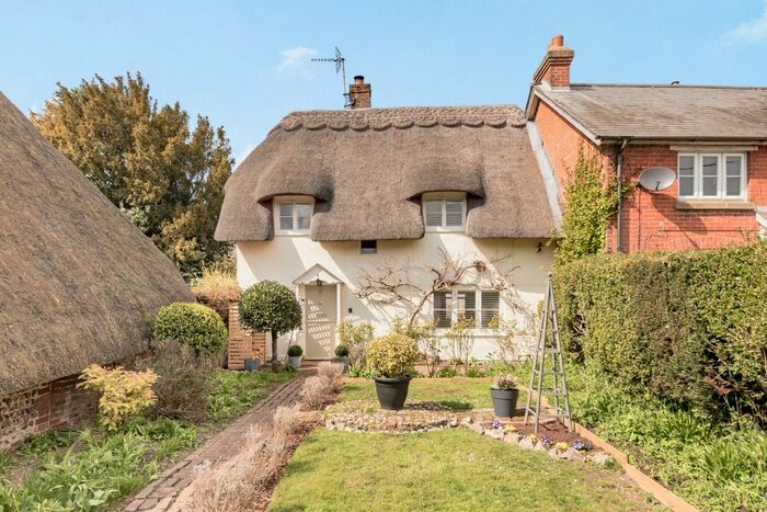 2 Bedroom Cottage For Sale In Basingstoke Road, Old Alresford, Alresford, SO24