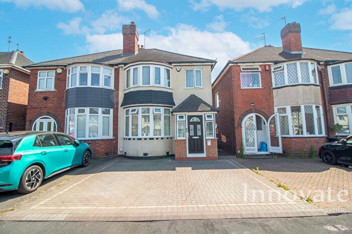 3 Bedroom Semi-Detached House For Sale In Windsor Road, Oldbury, B68