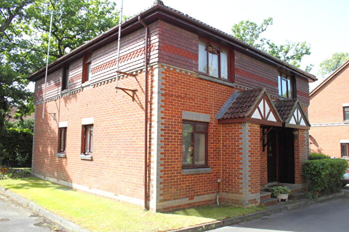 1 Bedroom Terraced House To Rent In Oriental Road, Woking, GU22