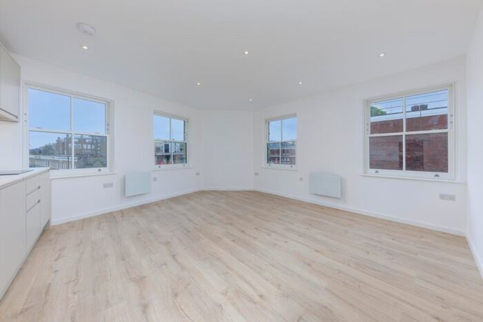 2 Bedroom Apartment To Rent In Dunelm Street London, E1