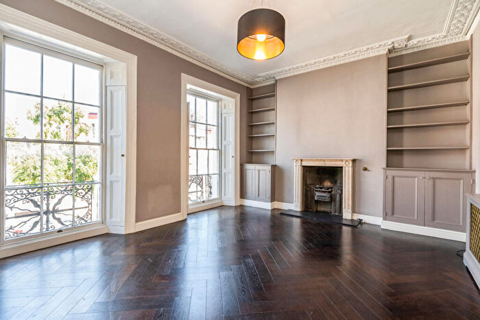 3 Bedroom Maisonette To Rent In College Cross, Islington, N1
