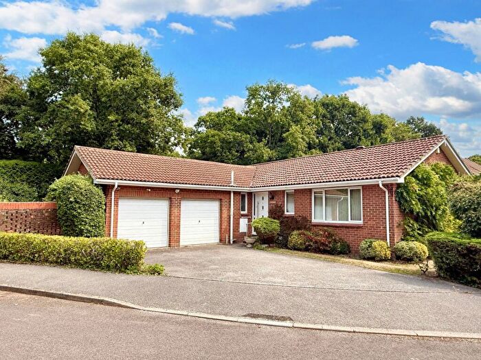 2 Bedroom Detached House For Sale In Cleveland Drive, Dibden Purlieu, SO45