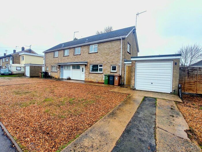 3 Bedroom Semi-Detached House To Rent In Southfields Avenue, Stanground, Peterborough, PE2