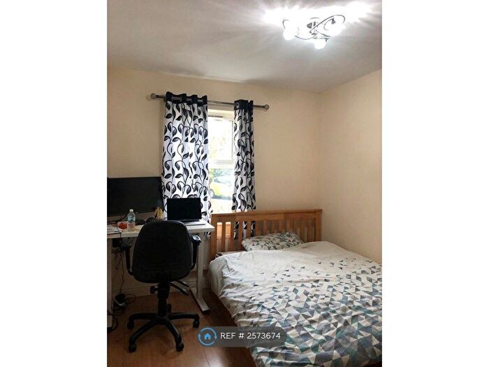 2 Bedroom Flat To Rent In Piper Way, Ilford, IG1