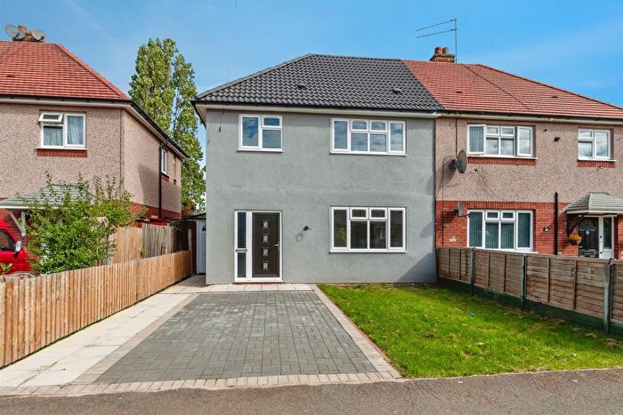 3 Bedroom Semi-detached House For Sale In Norwich Road, Walsall, WS2