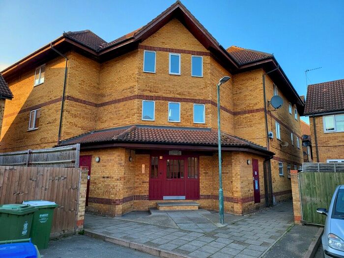 2 Bedroom Flat To Rent In Cook Square, Erith, Kent, DA8