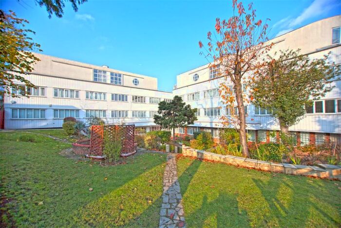 2 Bedroom Flat To Rent In Highfield Court, Highfield Road, Golders Green, NW11