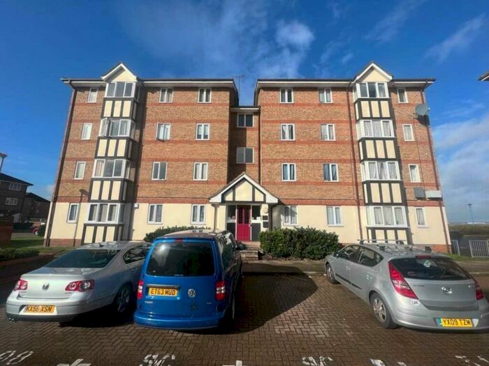 2 Bedroom Flat To Rent In Chandlers Drive, Erith, DA8