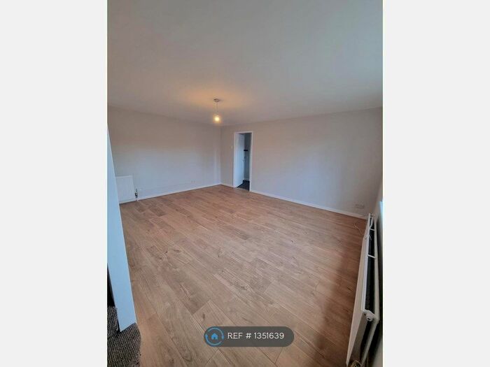 2 Bedroom Maisonette To Rent In Caroline Gardens, Prenton, CH43