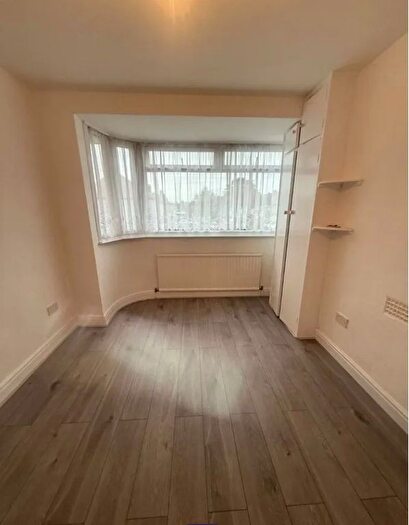 3 Bedroom End Terrace House To Rent In Thistledene Avenue, Harrow, Greater London, HA2