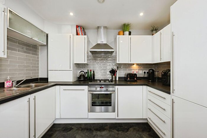 1 Bedroom Flat For Sale In Canalside, Redhill, Surrey, RH1