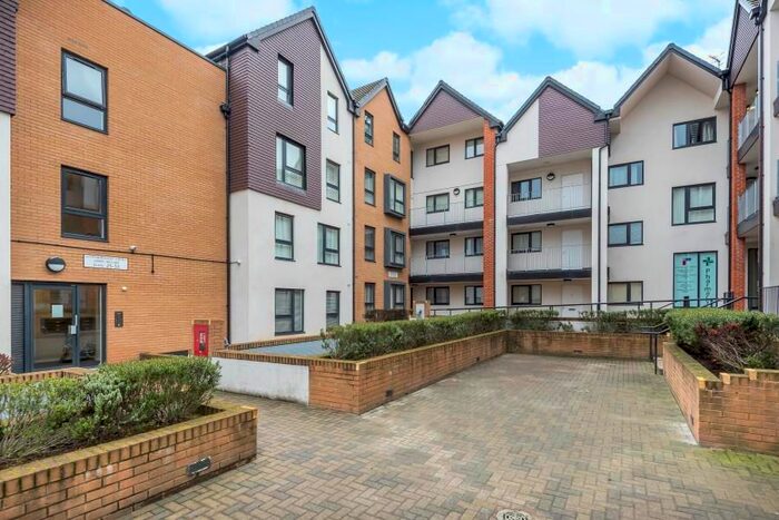 2 Bedroom Flat To Rent In Owen Square, Watford, WD19