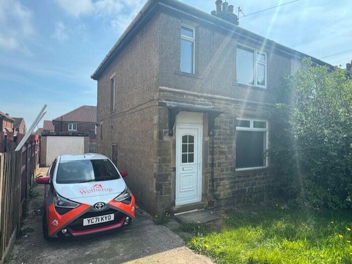 3 Bedroom Semi-Detached House To Rent In Mandale Grove, Bradford, BD6