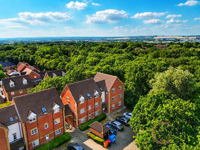 2 Bedroom Flat For Sale In Carte Place, Langdon Hills, SS16