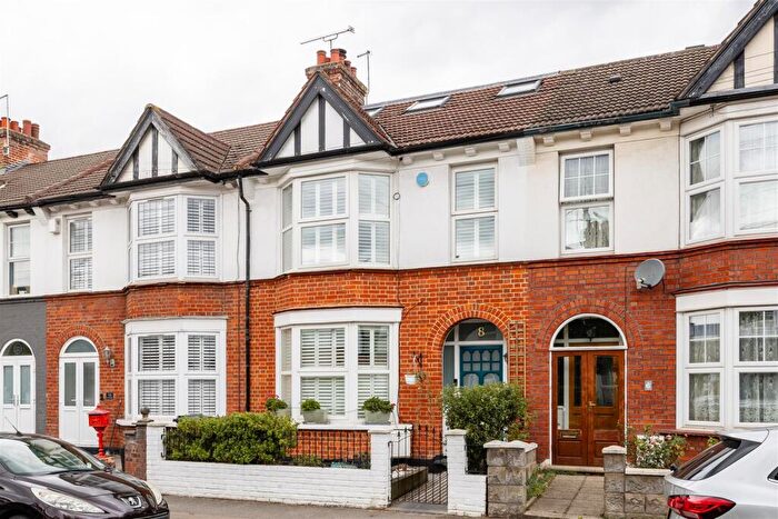 4 Bedroom House For Sale In Waverley Road, South Woodford, E18