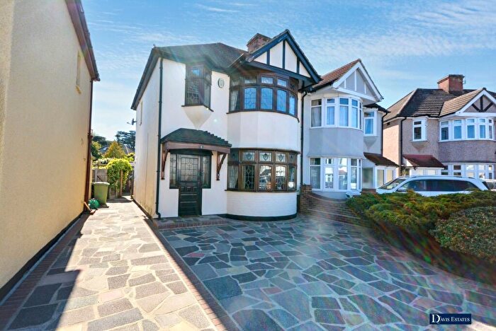 3 Bedroom Semi Detached House For Sale In Warwick Gardens, Gidea Park, Romford, RM2