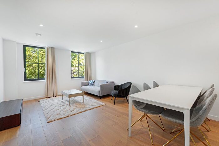 2 Bedroom Flat To Rent In Twickenham Gateway, Bradshaw Close, London, Twickenham, TW1