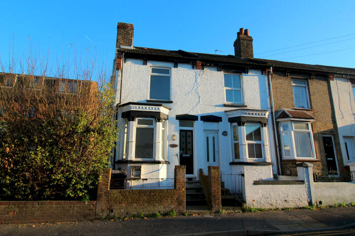 3 Bedroom Terraced House To Rent In Richmond Road, Gillingham, ME7