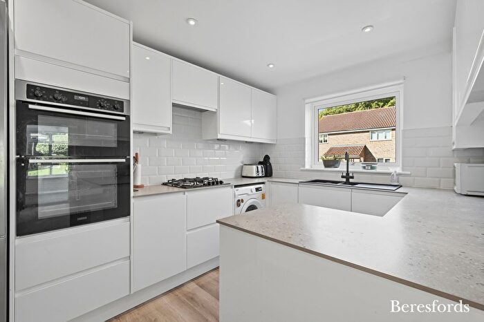 4 Bedroom Detached House For Sale In Brocksparkwood, Brentwood, CM13