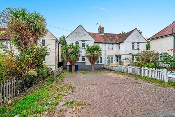 3 Bedroom Terraced House For Sale In Summers Lane, London, N12