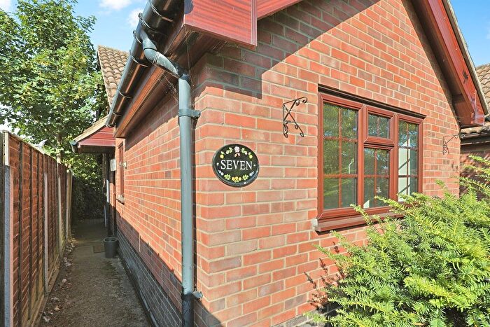 2 Bedroom Semi-Detached Bungalow For Sale In Hawthorn Close, Spixworth, Norwich, NR10