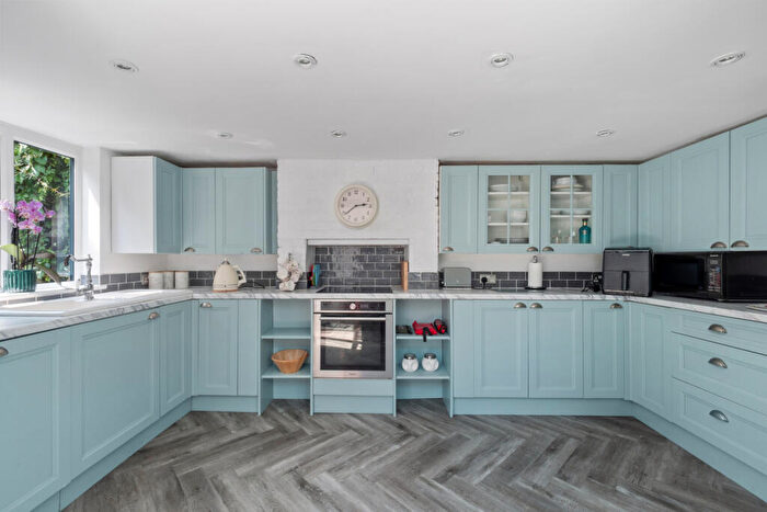3 Bedroom House For Sale In Wareham, Dorset, BH20 - Photo 5