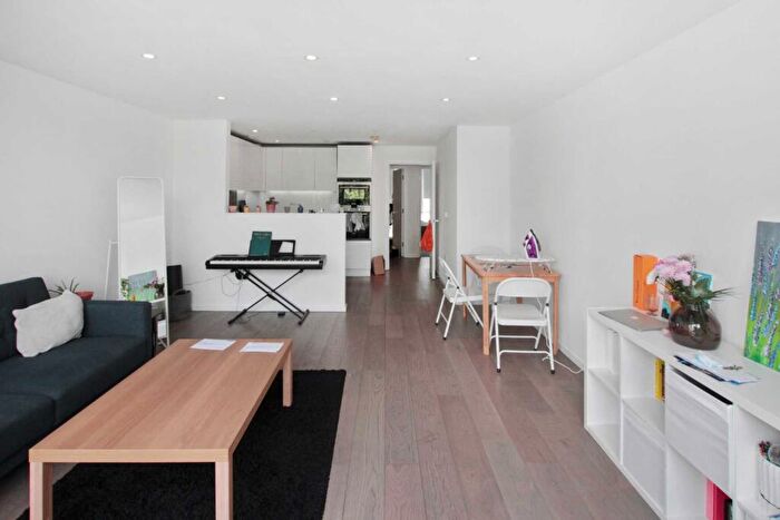 2 Bedroom Apartment To Rent In Central Street, London, EC1V
